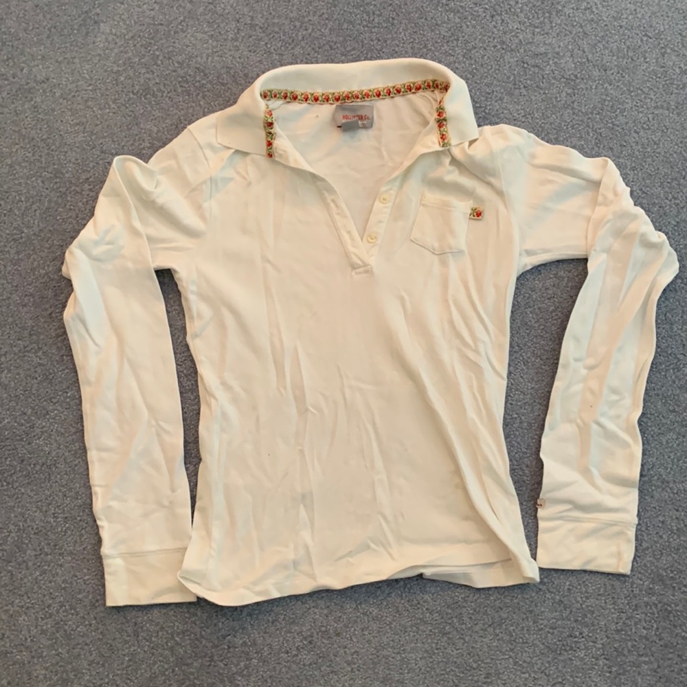 Long sleeve shirt with buttons and flower pocket detail
